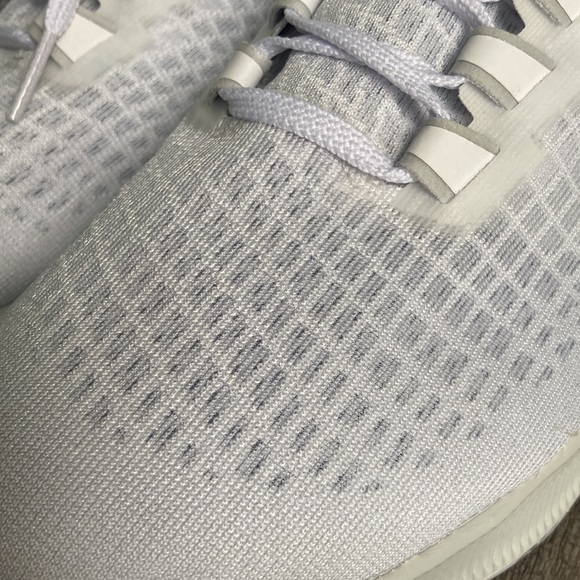 Like New Women’s Nike Air Zoom Pegasus 37 Running Shoes - Picture 13 of 16